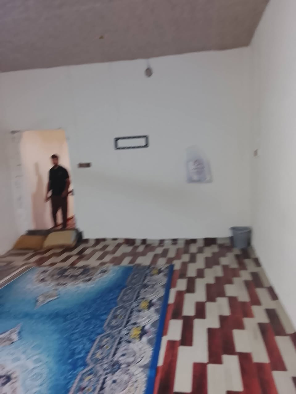 بيت بكوت ثويني وقف سني اصولي مساحه ميت متر قريب عل صناعيه قفله ب٣٠ 
***********
