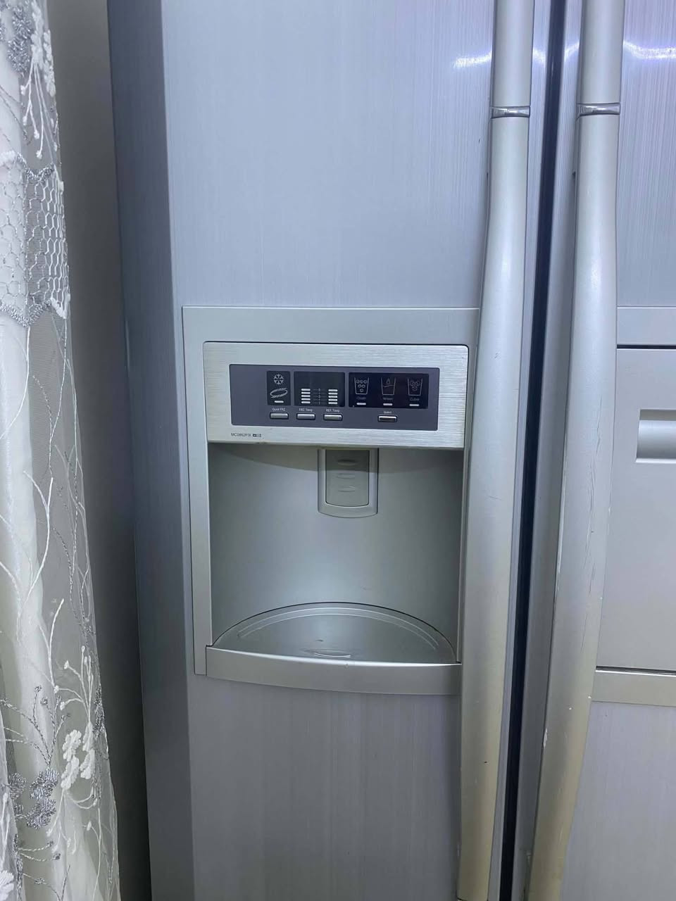ثلاجه للبيع سعر 300 شغاله فول عنوان سوق النبي
للتواصل ‏‪***********‬‏
