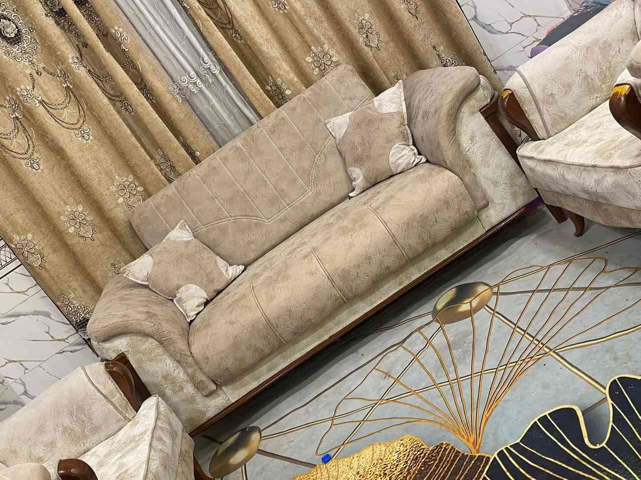 تخم ١٠ مقاعد نظيف جدا مع مفرش او كوشات٤٠٠الف تصل عل رقم ***********
