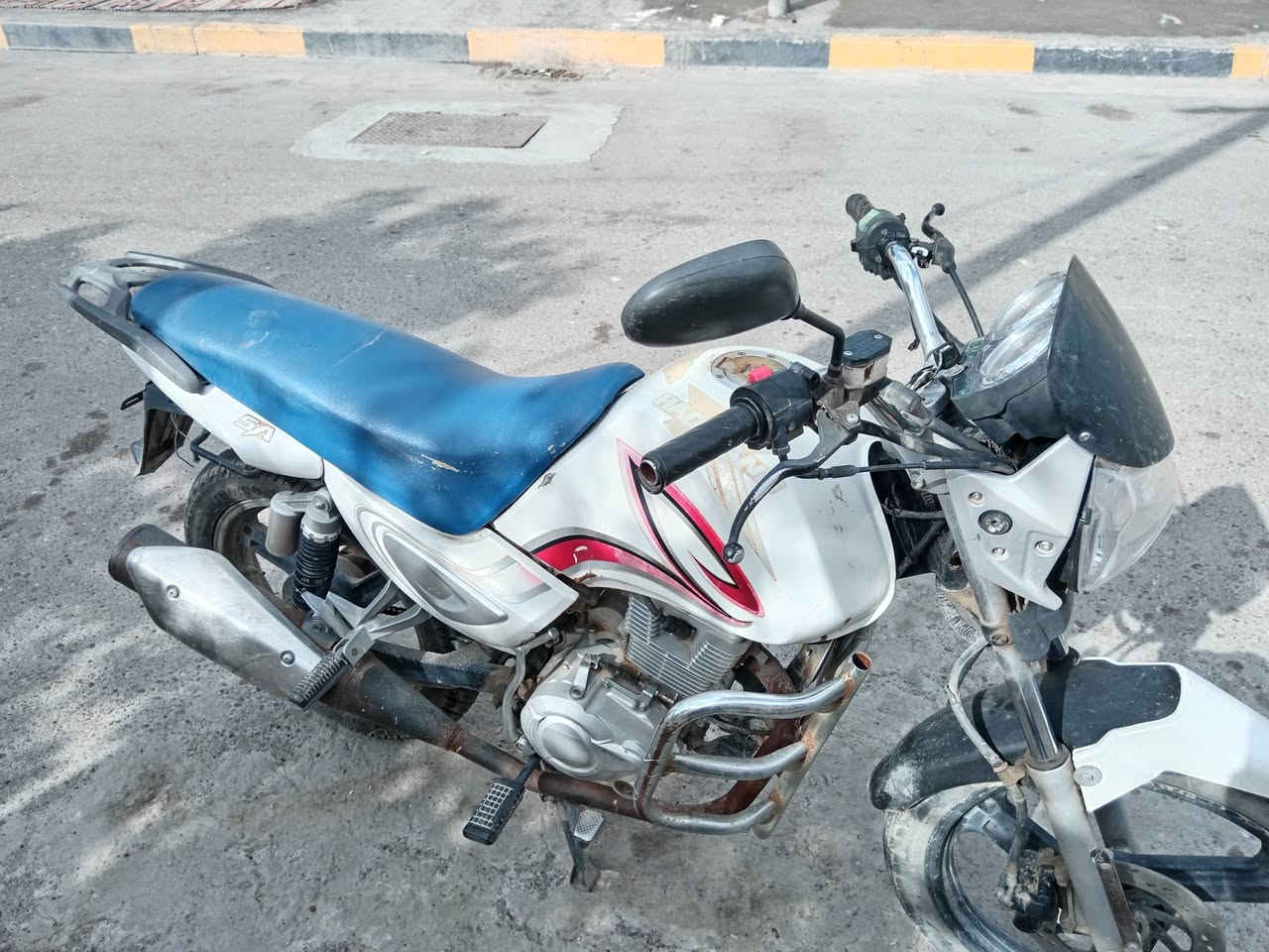 السلام عليكم للبيع السعر ٧٠٠الف مديل ٢٠١٩ محرك ١٥٠ اتصل علا رقم *********** بي مجال
