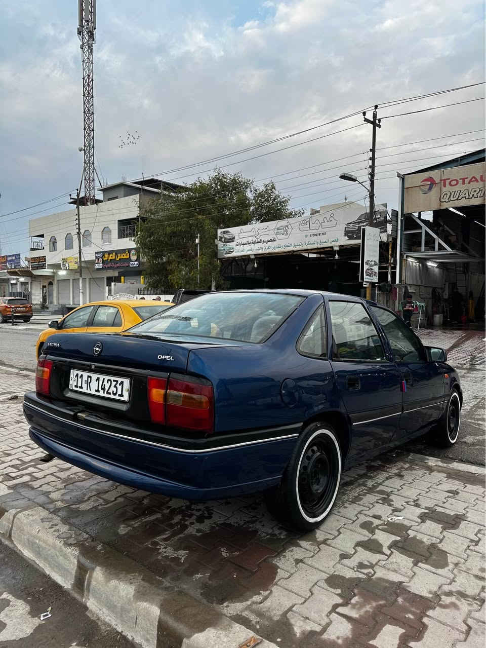 فكترا 1994 للبيع بدون مراوس

 صبغ جمالية فقط 
ضربه على كد شبر بطرف الباك لايت معجون تصفيه

 صدر جديد محرك شرط لا بخار ولا صرف 

السياره داخله شركة بدون خياس الكهربائيات كلها شغاله رقم بغداد مشروع وطني سنويه جديدة 2030 هزة كاملة بيها دفتر بانزين مختصر السياره ماتصرف عليها ربع 
السعر 41 وبيها مجال للطيبين مكاني كركوك

للاتصال *********** كركوك, العراق
