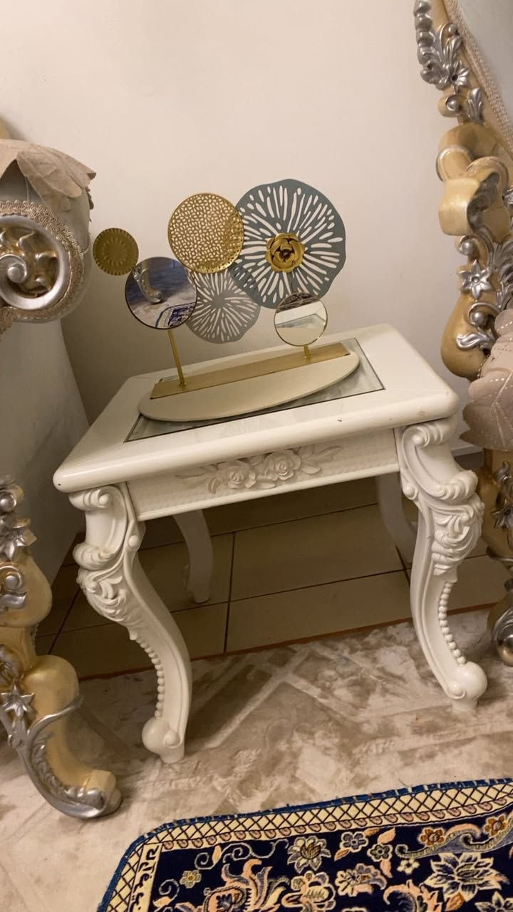 تخم ملكي للبيع قنفات ثنين ام 3 مقاعد
كرسيين ابو اليدات
كرسيين بدون يدات
التخم كله 10 مقاعد
وياه طبلات مالته
نظيف جدا بدون اي ضرر 
سعره مليون وبي مجال


**إذا كنت صاحب هذا الإعلان وتريد حذفه لأي سبب، رجاءا أرسل رسالة إلى الدعم الفني**