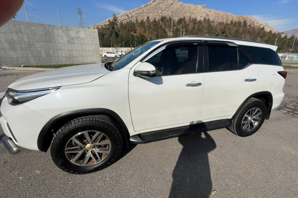 تۆیۆتا فۆرچەنەر 2019 فول مواسەفات 
نموونە لە جوانی و پاکی 
مەکیەنەی V6
بێ بۆیاخ بێ سارد و شوخت 
بەناوی خۆمەوەیە 
سەنەوی نوێیە 
تحویل و غەرامە بەشەرت 
شوێن ڕانیە 

سـعـر : لە کۆمێنت داوابکە ڕاستەوخۆ بۆت دێت 📥 

گێر و مەکیەنەی بەشەرت 
هیچ کێشەیەکی تێدا نییە 

ژمارەی خاوەنەکەی 
***********
