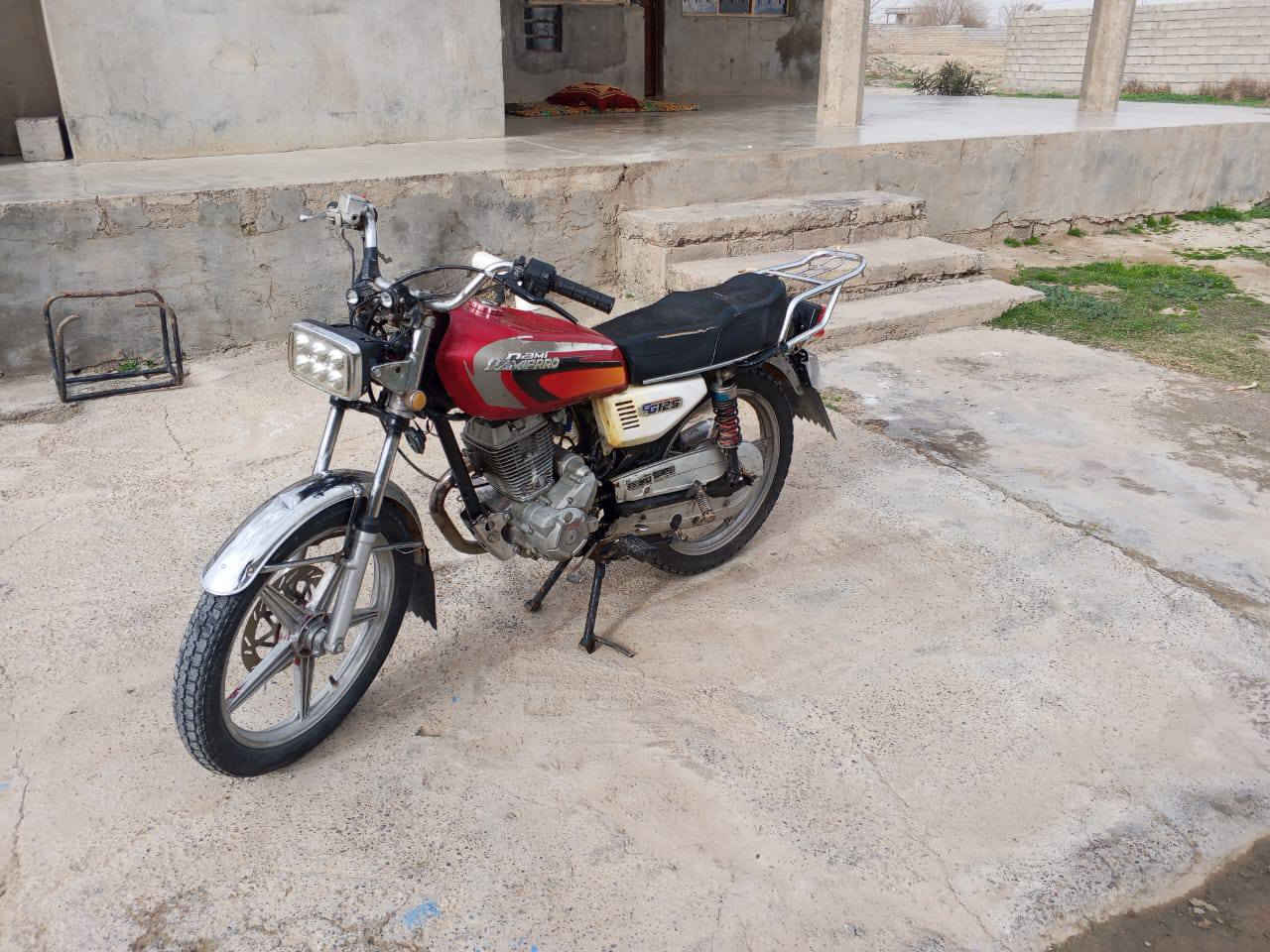 السلام عليكم
مكلف بنشر موطور للبيع موديل 2017 كلو شقال من الطارف لطارف حته السلف خمسه گير السعر 200 وبي مجال الاستفسار عله الرقم ***********
