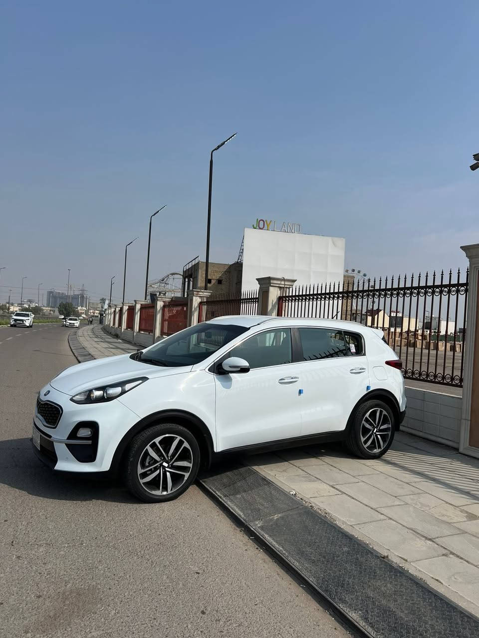 سبورتج 2019 خليجي
ماشيه.  44 الف حقيقي شرط الفحص 
كفاله من الصبغ 
بيه كم رصعه مسحوبه بي دي ار 
محرك 2000
حساس امامي خلفي 
شاشه كامره 
نفكيشن
داخل حمص نص جلد نص قماش
تبريد قطعتين 
مري شفط
 193$ السعر 
مكان السياره بغداد حي الجامعه 
☎️ ***********
