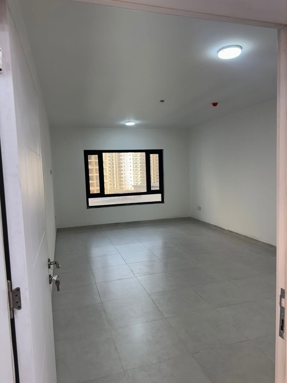 شقه دار السلام السكني شارع مطار المثنى
المساحه 133 ونص

D5 الطابق السادس واجه مول

غرفتين +صاله+ لوندري+ حمام 2+2 بلكونه

السعر 120 مليون
للاتصال او الاستفسار
***********
