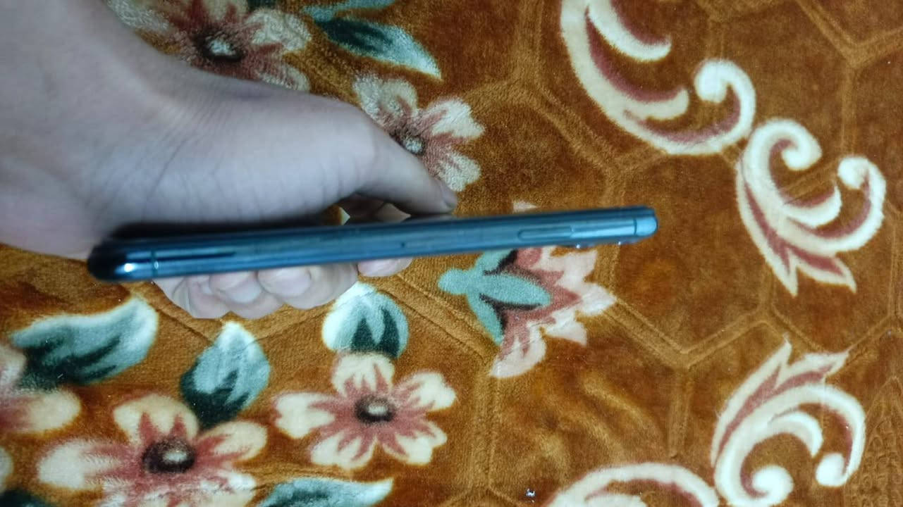 11 برو ماكس نضيف باتري 100 مبدل اصلي
+شاشة اصلي 
ذاكرة 256 
تك
السعر 250 وبي مجال للشراي
تواصل ع الرقم بي واتس 

***********
