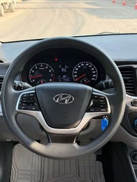 اكسنت 2023 خليجي لون سلفر السعر130 ورقه وبيها مجال ☑️☑️ رقم اربيل بأسم...