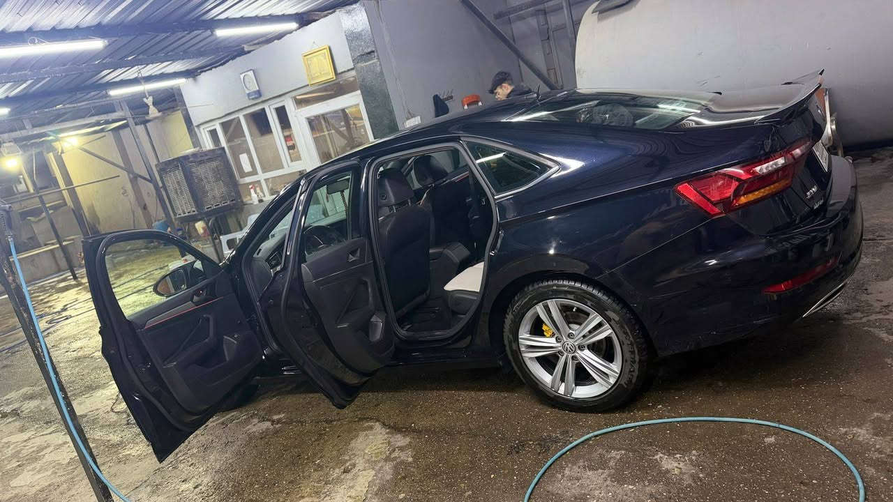 السلام عليكم للبيع جيتا ار لاين واحد على واحد  2019 مرقم كركوك باسمي ودفتر بنزين داخله للعراق كلين بدون ضرر اهنا بالعراق صار بيها تعديل بارد بالجاملغ طرف السايق صور الحادث مرفقة مع صور واضحة 
كشنات جلد
تدفئه كشن 
رادرات جانبيه وامامي وخلفي 
نقطه عمياء 
3 وضعيات قيادة 
محرك 14 تيربو
سقف بانوراما  ارلاين. 
توقف ذاتي 
ويل كروم 
تايرات و صدر جديد
مكان السيارة كركوك سعر 150
***********
