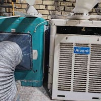 مبردات موسم واحد • كنب ١٠ مقاعد • ثلاجة طباخ