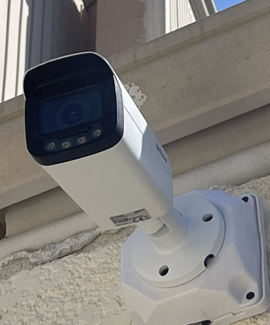 اعمالنا في بغداد الكريعات
اعلى العروض وافضلها مع خاصة الذكاء الاصطناعي 

خاصة الذكاء الاصطناعي هي:-
1️⃣ - تصوير اي شخص يصلك قرب المكان بصورة خاصة صوت 
     وصورة ولقطة فديو ١٠ ثواني .
2️⃣-ممكن تحديد الأشخاص المخولين من قبل النظام بعد 
       ادخال بيانات من قبل المستخدم.
3️⃣-تفعيل إرسال صور الأشخاص على الهاتف.
4️⃣- حفظ صورة آخر شخص كان بالموقع قبل فقدان او 
         سرقة جهاز وإرسالها على الهاتف

منظومة دهوا تجميع باعلى المواصفات 
دقة 5 ميكا فول كلر صوت وصورة 

📌المواصفات

🔺كاميرا زوم خاصة لأرقام السيارات

🔺اربع كاميرات دقة 5 ميكا فول كلر صوت وصورة دهوا اصلي
     لد ( تصوير ليلي نهاري ملون حتى بدون انارة)

 🔻ديفيار 8 جنل دقة 5 ميكا نوع دهوا يشغل كل انواع 
      الكاميرات ويدعم تسجيل الصوت مع تصوير الوجوه 
     والتعرف عليها بالذكاء الاصطناعي 

🔻هارد خزن اصلي 

🔺كيبل رولة 100م مسلح ونحاس ومقاوم كافة الظروف الجوية 

🔺جهاز يو بي اس نوع ليثيوم اصلي يشغل منظومة الكاميرات 
     مع منظومة الانترنت ٣ ساعات حقيقي ويعتبر جهاز حماية 
     ومنظم فولتية وتلغي كافة المحولات

🔻بوكسات عدد 4 خاصة بالكاميرات لحماية الفيش من 
     الرطوبة والعبث وتعطي شكل لائق للكاميرات

🔻فيش كامله خاصة بالكاميرات

🔺كيبل اج دي مسلح

🔻ممكن ربط المنظومة على الانترنت وتراقيب وانت باي 
     مكان بالعالم

🔺ضمان سنه حقيقي

🔴لمزيد من المعلومات مراسلتنا على الخاص او الاتصال على الرقم
***********
***********مهندس محمد
