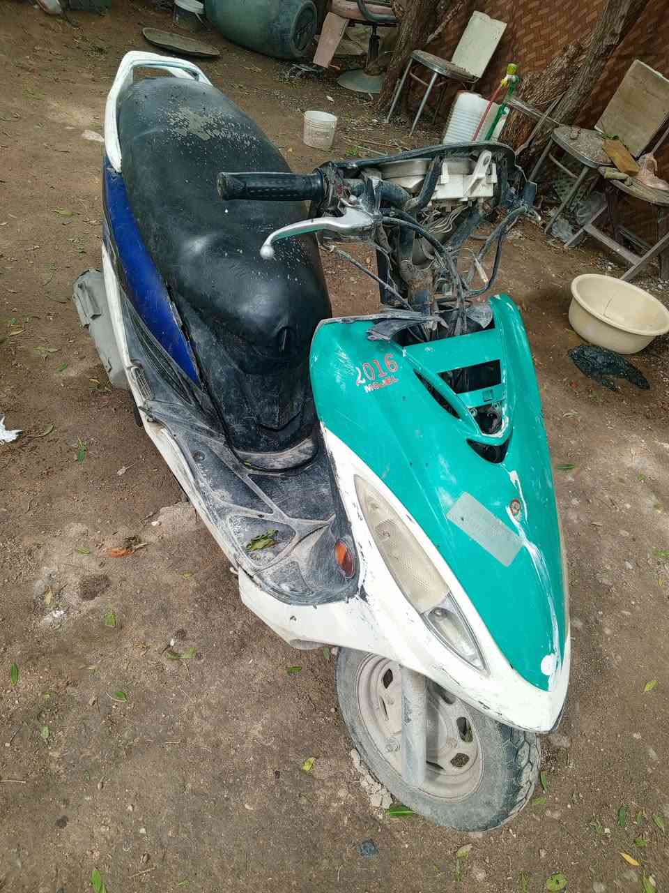 دراجة كامكو للبيع ابيع حديد الشراي يراسل على هذا الرقم ***********
