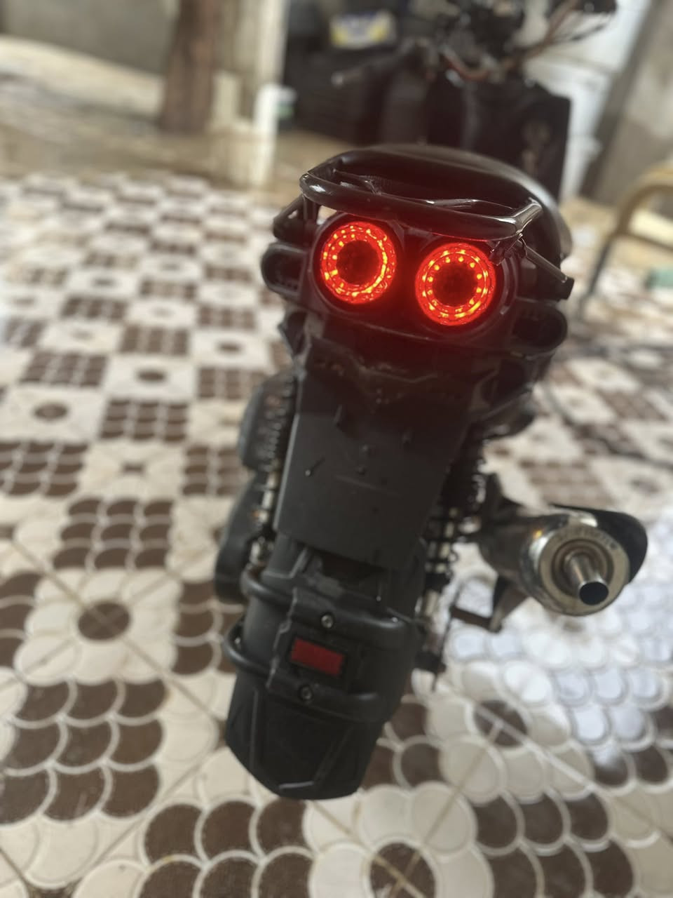 ⚠️سلام عليكم. سكنس جبلي. موديل 10عليه تزوير بيه حلو دراجه حلوه و نضيفه و كامله من كلشي. بيه ويل و دبل خلفي و ستيرن  و بكلايت 13 جاملغ امامي و دراجه لوانه احمر جارد مغلفه جامليه  سعره  مليوان و ميه و بيه مجال حك جيه *********** اهذا رقمي مكاني ديالى خالص 🚨
