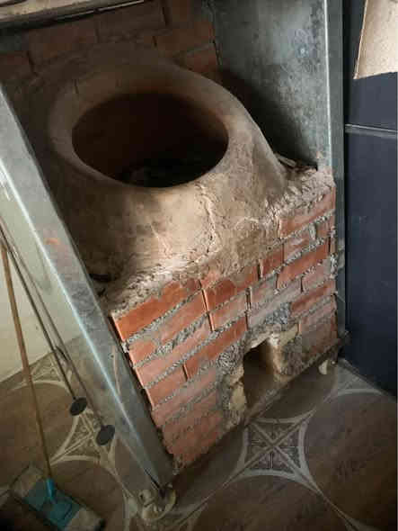 سلاوی خوای گەورەتان لێبێت ئەم تەنوورە بەردەستە شتێکی زۆر ڕێک و پێکە بەس سوور کراوەتەوە ٦ نانیە بۆ کولێرە و مەتعەم لەفەخانە گونجاوە سعریشی موناسبە هەر کەس خوازیارە پەیوەندی بکات گەیاندن بۆ سلێمانی هەیە بە پێی توانا *********** السليمانية
