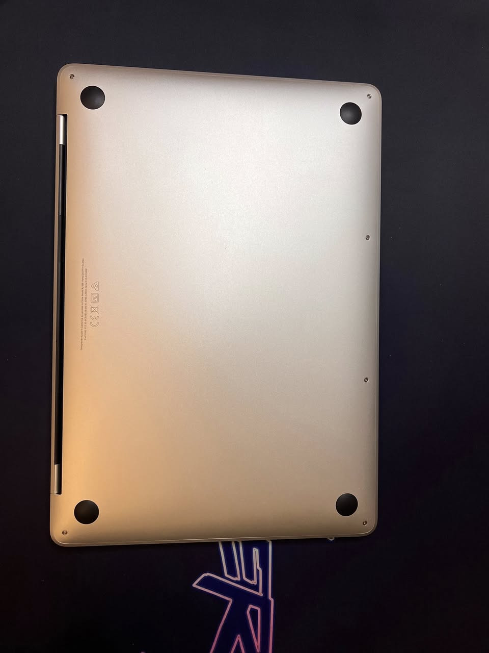 MacBook Pro m2
Display 13.3
Ram 8 GB
SSD 256g
Cycle count 170

الملحقات كامله 
السعر 1,150,000 ألف 
التواصل واتساب ***********
