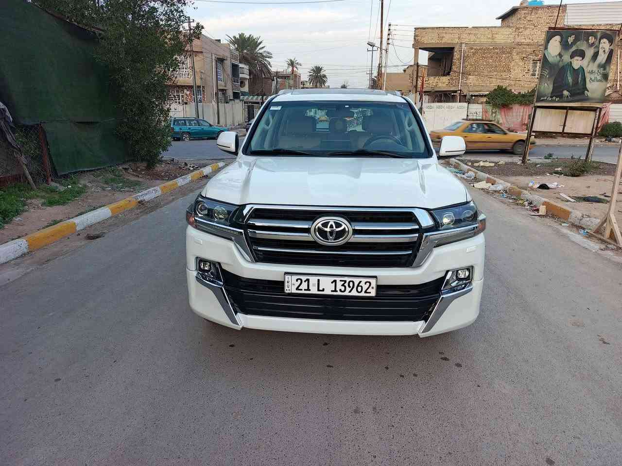 سلام عليكم لاندكروز موديل 2019 رقم سليمانيه تحويل مباشر *********** )(*********** مريميه 6سلند
فول 1ع1 بيه قطعتين لباقي كفاله موجود فيديو واضح لمكان بغداد لسعر 365 لشراي يتصل
