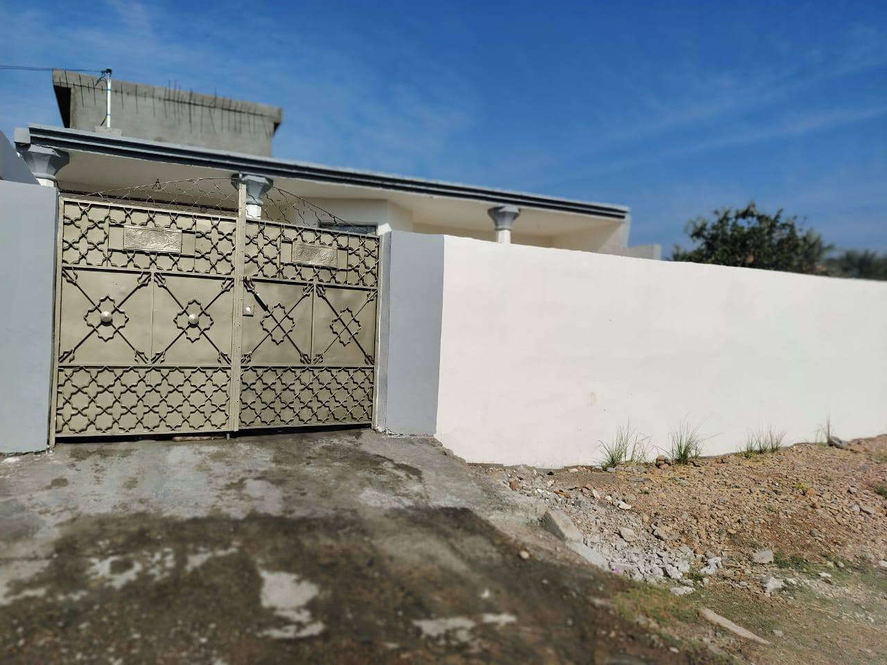 #دارـللبيع 🏦
#بسعرـمناسب 

دار للبيع 
⛔ السمحة 286 متر 
⛔ الموقع : ديالى المقدادية بلور العربنجية 
⛔الدار متكون من إستقبال ومطبخ وثلاث غرف نوم  وكراج وحديقة 
⛔سعر كلش مناسب لمن يبحث عن دار كبير وسعر مناسب 

✔️ للتواصل مع : ***********
