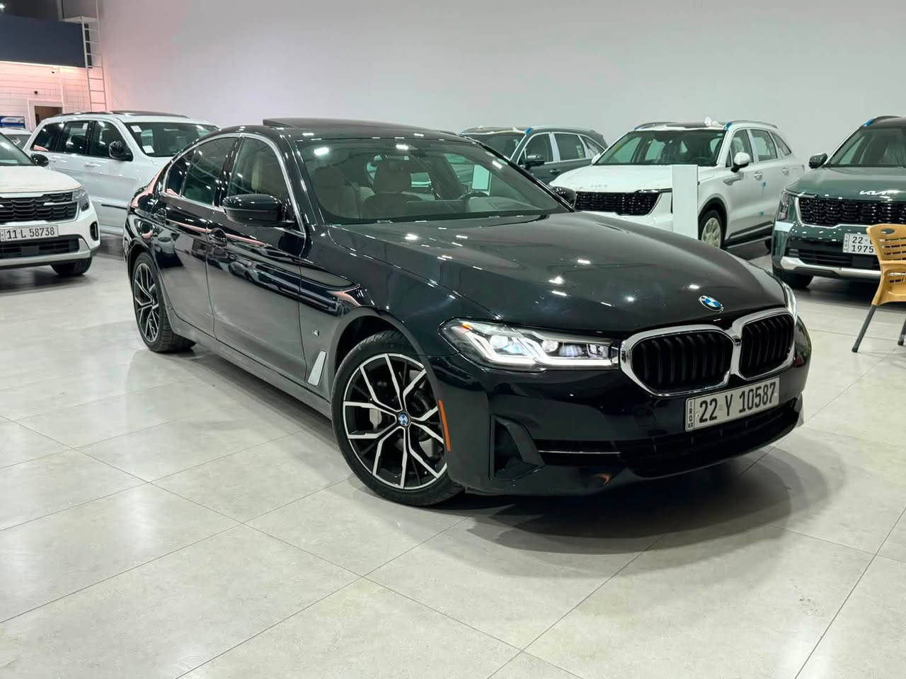 السلام عليكم
BMW 530i 2021 luxury package 
كلين كفالة عامة فقط دعاميات صبغ
فول مواصفات فتحة سقف
حساسات امامية خلفية
ويل 19 M تو سايز
داتا شو
كشنات امامية تدفئة
داخل كريمي مع ambient light تحكم
رادار جانبي ونقطة عمياء
صندوق كهرباء
سستم سماعات Harman Kardon 
شاحن لاسلكي
تشغيل عن بعد

السيارة عليها ادامة كاملة من تنظيف حجر الاحتراق وكافة الزيوت وتخم اطارات جديد
مبيها مصرف ربع دينار

السعر 31,500$
***********
770 634 0075
