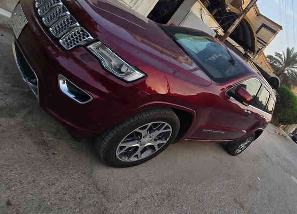 السلام عليكم سيارة جيب اوفر لاند بلس موديل 2021 خليجي وكاله هارلم اللون ماروني والداخل قرميدي. المحرك 3600 سي سي 6 سلندر دفع رباعي
ماشيه بحدود 63 الف رقم بغداد
 بيها كل المواصفات .جكات باربع ارتفاعات خمس وضعيات للقياده منها السبورت ثلاث شاشات وحده اماميه وشاشتين بالكشنات . تبريد وتدفئه كشنات وستيرن .كشنات كهرباء ويه ميموري .نظام صوت قوي . شاشه كبيره ويه نفيكيشن .دخول بصمه وتشغيل عن بعد .ستيرن كهربائي ويه تدفئه حساسات امامي وخلفي ونقطة عمياء رادارات وحساس مانع تصادم اضويه لد امامي وخلفي ويلات عشرين تخم تاير
السياره كلش نضيفه وتخبل
تايرات وصدر جديد قبل شهرين
ما بيها شي غير باب خلف السايق مصبوغ وصاير حادث بسيط موجود تقرير 
ومبدل عدسات لان ضوهه الاصلي ضعيف معروف الامريكي .سياره جاهزه للاستعمال ما تحتاج شي
السعر 305 وبيها مجال ان شاء الله
تواصل  وتساب ***********
