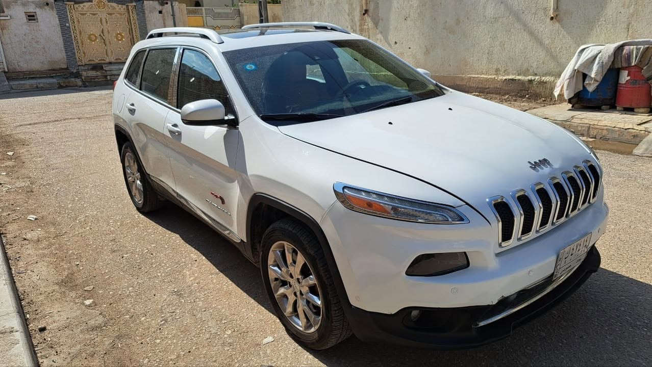 جيب بزون ٢٠١٦ 
السعر : 125 ورقة
حرة رقم بغداد
محرك : ٦ استندر ٣٢٠٠
الموصفات ١/١ فول
بصمة 
جلد 
حساسات 
رادار 
فتحة 
شاشة لمس 
تحكم استيراً
بيها نصف البنيد مصبوغ + الجاملغ و الباب الخلفي بارد + بعض الطخات
ايربكات طاكة
مكان السيارة/ ميسان - العمارة
رقم  الموبايل /***********
