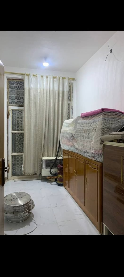 بيت للبيع في الثوره طابو صرف مساحته 100 متر طابقين كونكريت الطابق الأول غرفه وصاله ومطبخ واستقبال والطابق الثاني 3 غرف و صاله وصحيات سعر 165 وبي مجال 
***********
***********
