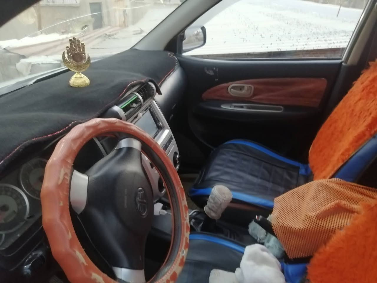 السلام عليكم ورحمة الله وبركاته اخوان سياره فاو S80  ٧ راكب موديل ١٣ بصره  كير عادي السيارة كما موظح بالصور تجي وتشوف العطل الي بيه صعدت حماوته واحتمال كازكيت سعرها مناسب للشراي للاستفسار الاتصال على الرقم *********** ***********
