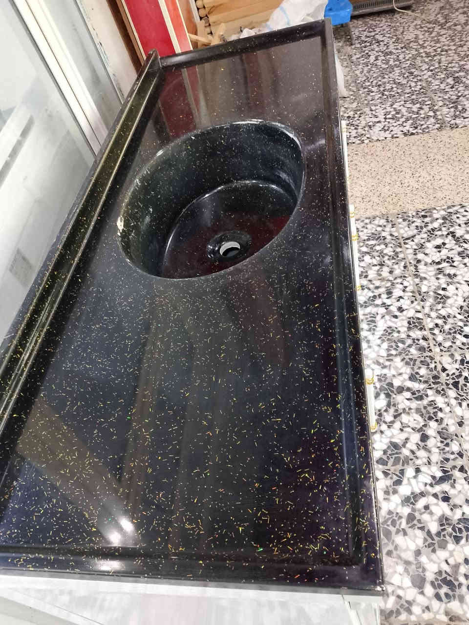 سنك جديد متره ونص مرمر وسعر 185 وبي مجال العنوان صويره شارع العام مقابيل شارع حكمت بجهت حي العمال للتواصل ***********
