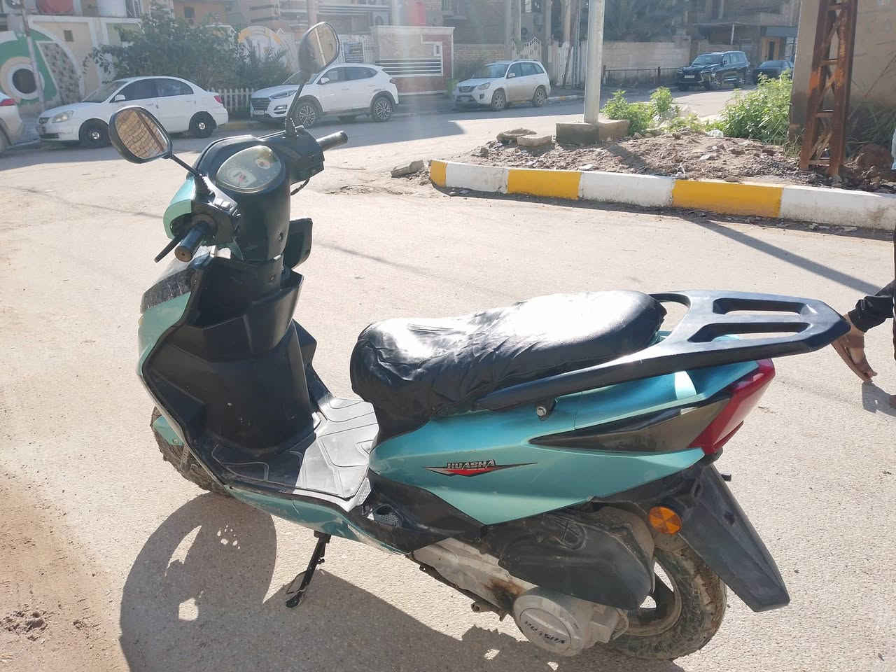 بسم الله الرحمن الرحيم 
دراجه هوشا للبيع ما بيها اي شيء فقط ( باتر گاعد ) والكفر من الامام مكسور وتشتغل سلف اما الهندر مكسور مثل ما موضح بالفيديو أو الصوره تجي نروح نبدل باتري وتشغلها يلا تأخذها دراجه ضخمه السعر 280 الف وقابل للتفاوض مكاني ناصريه مركز


**إذا كنت صاحب هذا الإعلان وتريد حذفه لأي سبب، رجاءا أرسل رسالة إلى الدعم الفني**