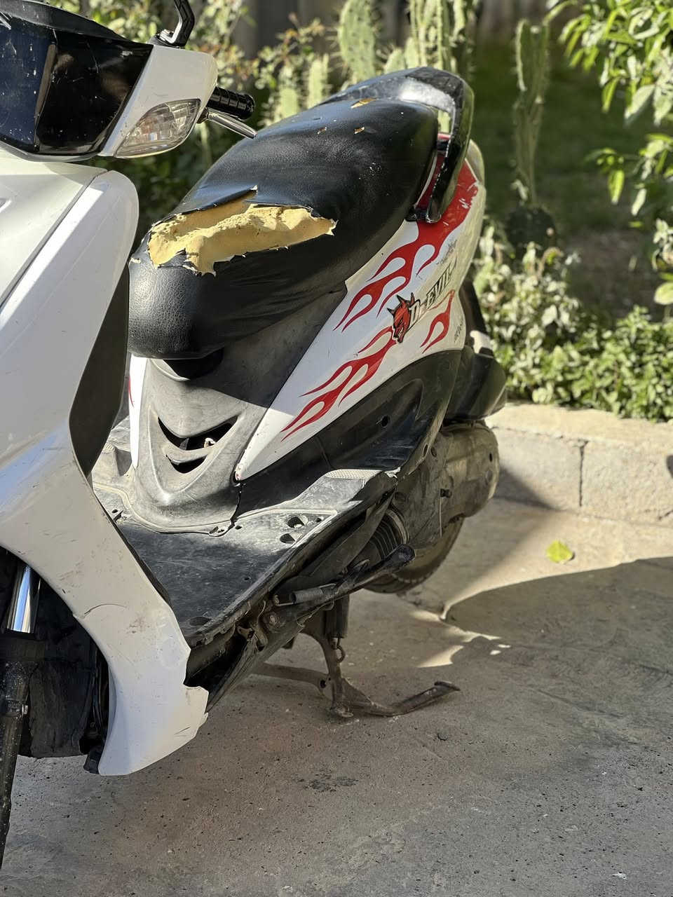 سلام عليكم سكنس نثية للبيع كهربائيات كله شغالة تايرات جدد نكرة سلف الدراجة مكينة بلادي  السعر 475وبيه مجال النتصال *********** المكان بغداد المحمودية
