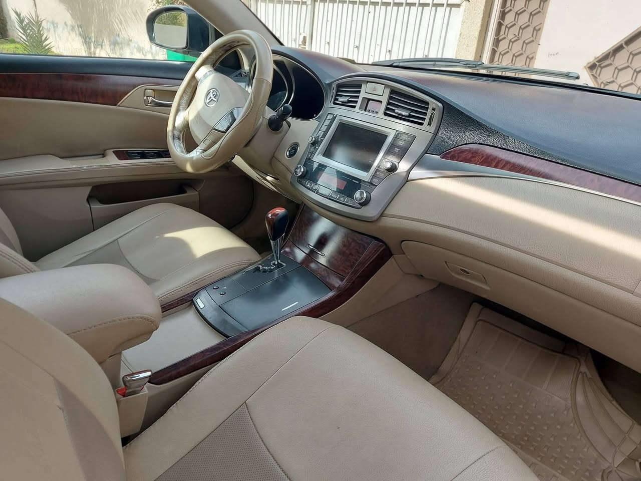 سلام عليكم  افيلون امريكي موديل 2011 سيارة بيه بس قطعة وحدة بدون دواخل سيارة فتحه بل سقف بصمه تبريد تتفية شغال سعرة 140 ما متوجد على فيس رقم واتساب *********** على غرام ورقتين ينزل  من سعرة عنوان دهوك
