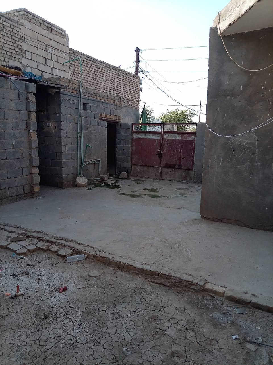 بيت للايجار حاوي العباس منطقه حي الصدرين مساحه 130متر استفسار *********** واتساب

