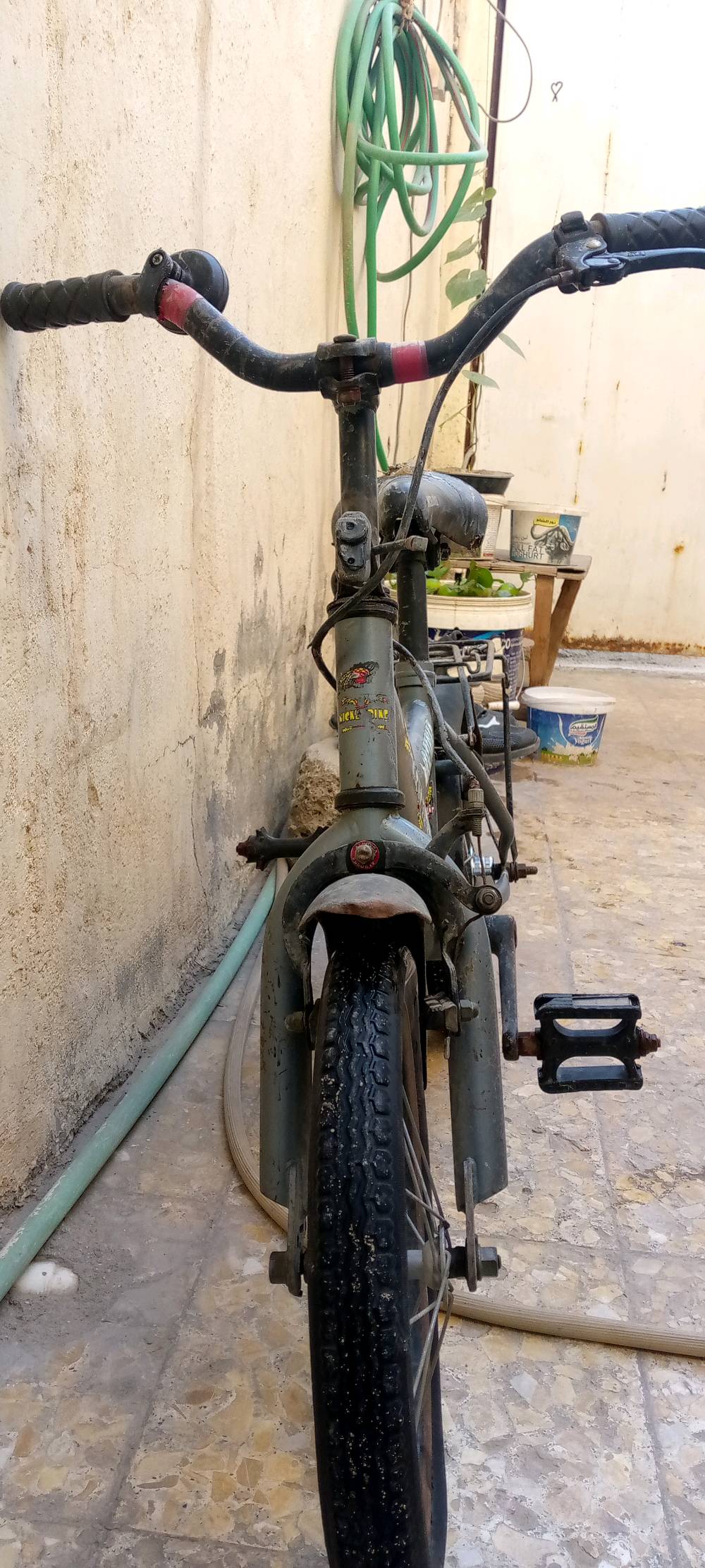 السلام عليكم بايسكل للبيع كلشي مابي  البايسكل نضيف وحلو ولون البايسكل اسود العنوان النجف الاشرف حي الوفاء 