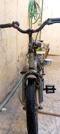 بايسكل للبيع كلشي مابي  البايسكل نضيف وحلو ولون البايسكل اسود العنوان ...