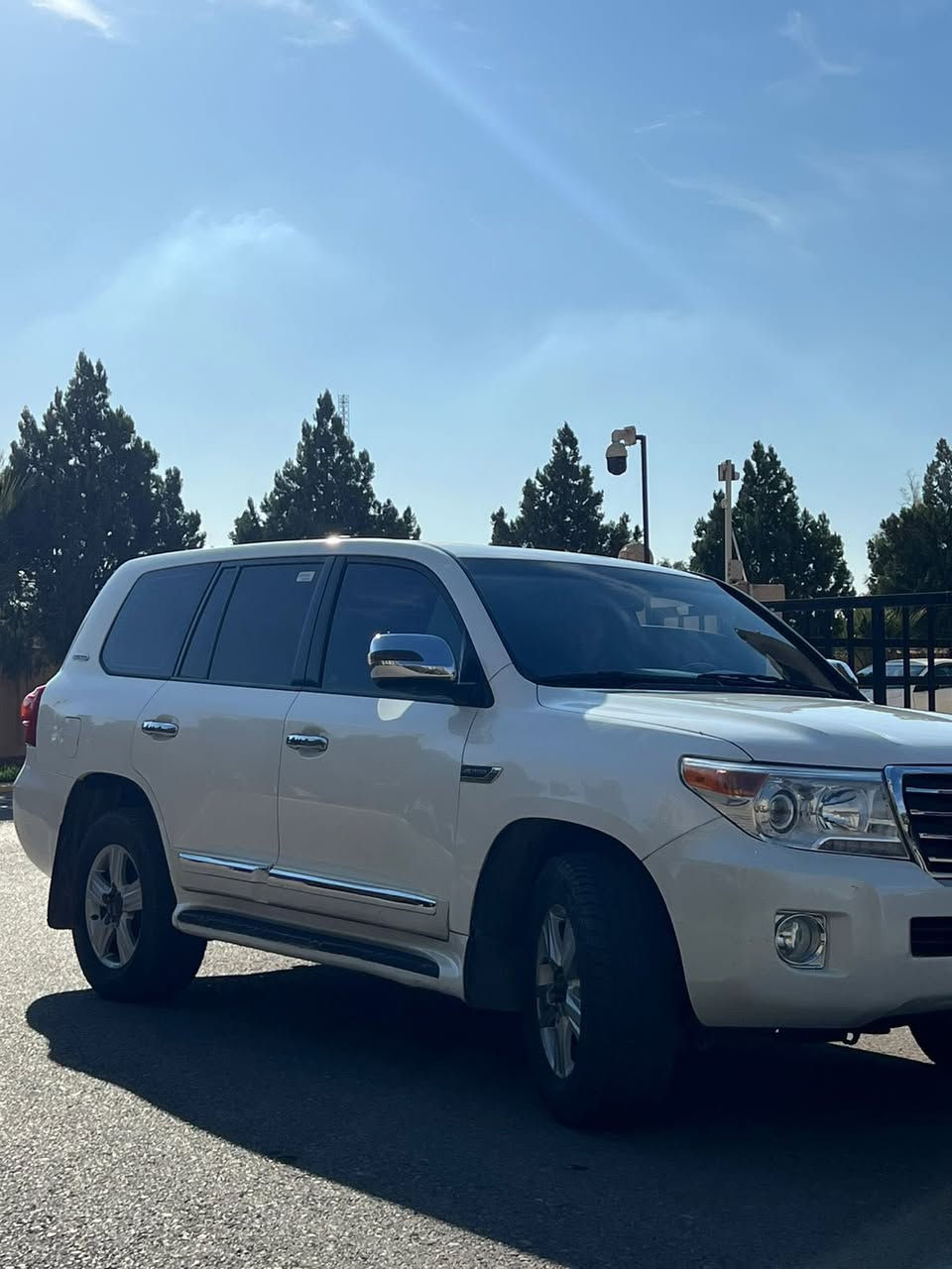 لاندکروزەر - وەنەوشە ٢٠١١
GXR - V6
فول مواسەفات - دوبەی
هەموو شتێکی بە شەرت،
دوو بست بۆیاخ.
***********
هەولێر
