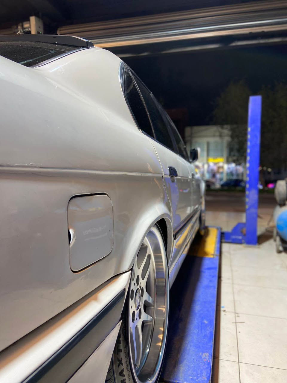 Bmw e34 1992  525i ماسەفات امریکی بیلاد گێر عادییە تاخم وەیار 413تەبریدە دەبل ایرباگ ناو غورفەی کامک کراوەتە ٩٥بیلاد پەردەیەکوشین جلدو شامۆیە کوشین هیتەرە سیستەمی گەرم کەرەوەی ebasloبیلادی تێدایە  بە نسبەت سبوغ پێنچ  هەیە شانسیو سەرە دەبلی بەشەرت گێرو مەکینە مەزبوتە مەکینە تاک دیجیتالە بەردی سالنسەی تێدایە کارە بایی مەزبوتە ٥ وەرەقەش غرامەی لەسەرە سەنەوی چەند مانگێکە بەسەر چوە  نرخی 55وەرەقە ماجالێکی زۆر کەمی تێدایە زانیاری کاملم نوسییە مشتەری تەلەفۆن بکە *********** أربيل, العراق
