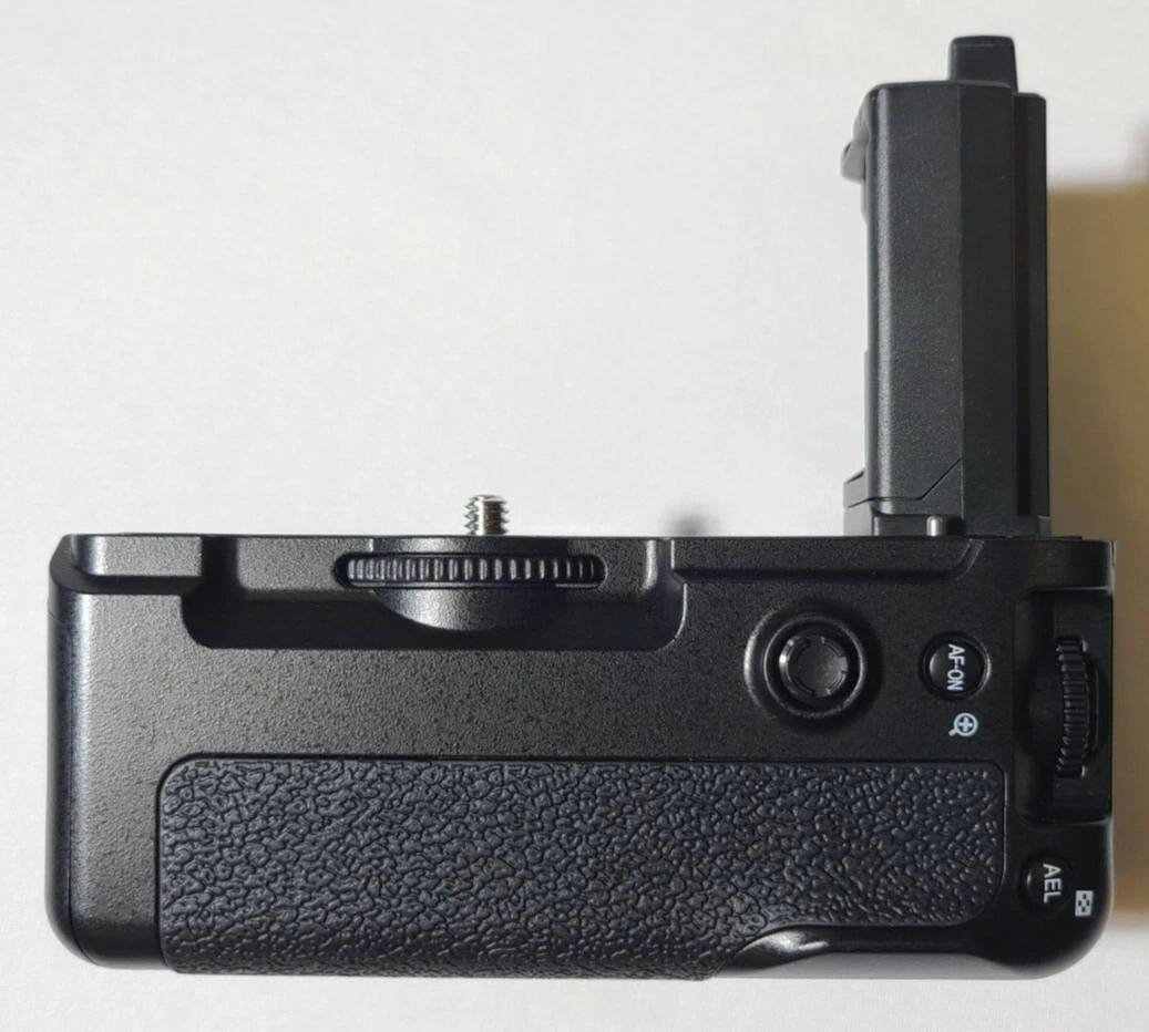 مقبض بطارية Neewer BG-A7IV لكاميرات A9II/A7R4/A7RM4/A7M4
ادامة الشحن لضعفين تقريباا 
ازرار تحكم اضافيه وسيطره اكثر على الكامره 
الستفسار مراسلة الصفحة📱
يوجد توصيل المحافظات🚖🇮🇶


**إذا كنت صاحب هذا الإعلان وتريد حذفه لأي سبب، رجاءا أرسل رسالة إلى الدعم الفني**