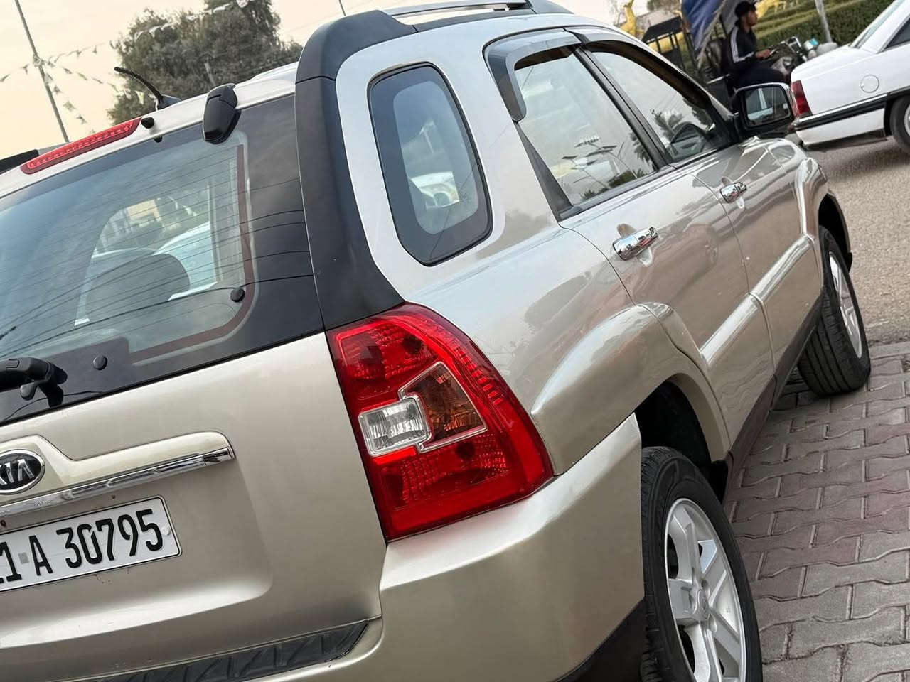 نوع السياره  كيا سبورتاج
موديل 2009
رقم وسنويه جديد 
السونر مرفق بي مكانين بارد 
السعر 125$ بي مجال 
للاستفسار ***********
العنوان ديالى خانقين / معرض خانقين للسيارات
