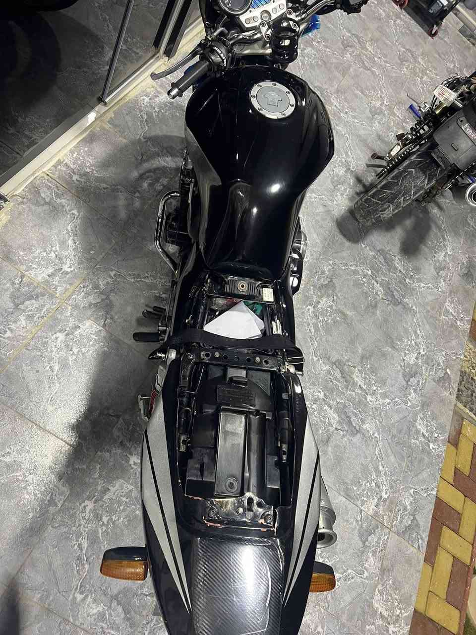 سلام عليكم سيبي CB4 للبيع هايبر فتك 16 ولف الدراجه كفاله عامه محرك كير من كلشي كهربائيات تاريها ناعم وبعد احلى من الصور تقفل سرعه 120،وعادي تنفتح سرعتها الدراجة ما مسجله ولا مكمركه سعر 16 ونص وبيها مجال شي قليل ترهم مراوس حسب القناعه  الله عليكم المو شراي لا يراسل ويكوم يسئل مكان لانبار الرمادي رقمي *********** فقط وتساب بي متواجد خاص
