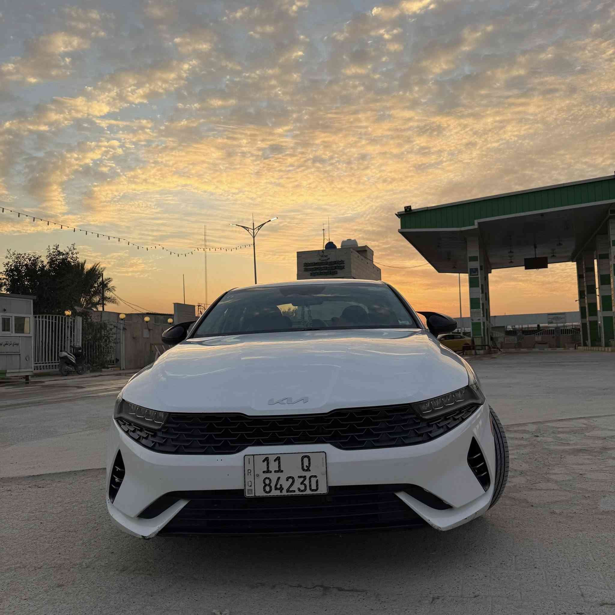 سلام عليكـــم
كي 5 موديل 2022 (امريكي) 
حادثه (حالوب) فقط 
سياره جديده حيل 
محرك 1600 ( تيربو )
موصفات فول ماعده لفتحه 
سياره بسمي مداور ثانيوم 
1- تحكم ستيرن 
2- رادار امامي خلفي 
3- لد
4- تحكمات ستيرن 
5- مانع نزلالق
6- مثبت سرعه 
7- تشغيل عن بعد 
8- اشاير مري 
9- سياقه ذاتيه 
10- مثبت سرعه 
11- كامرات 
12- حساسات خلفي امامي 
وبعد هواي موصفات بيها 
مكان سيارة النجف الاشرف 
ترهم بيع او مراوس حسب لقناعه 

***********
