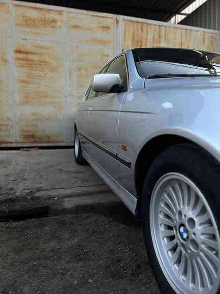 528
السيارة جاهزه من كلشي ماكو نقص ابد مكينه جديدة بعده تحت الضمان صدر جديد تايرات جديدة السيارة بلادية على وضع الشركة بيه مكانات صغار صبغ بسمي مكاني بغداد السعر 100
وبيه شويه مجال ***********
