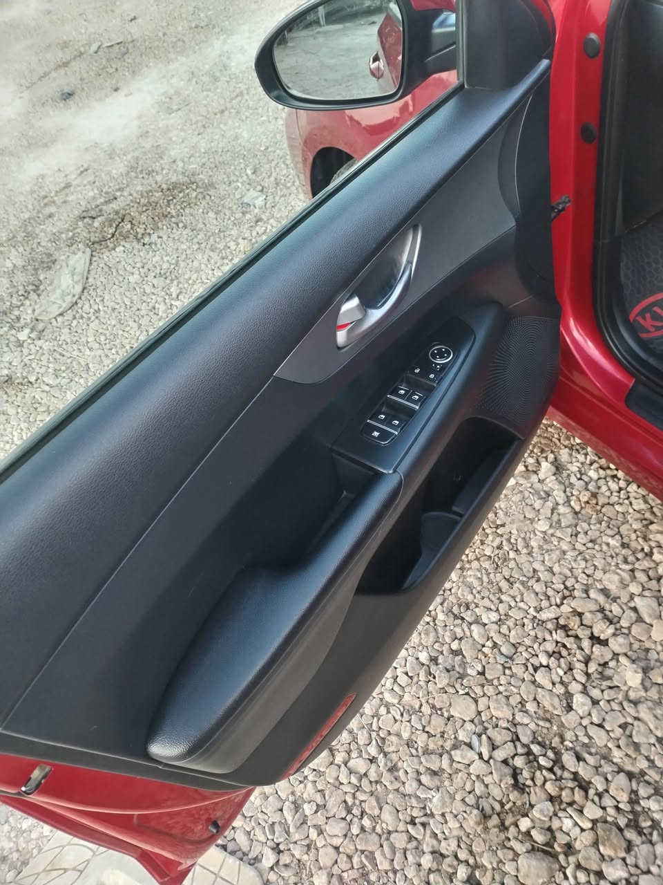 سلام عليكم سيراتو موديل ٢١ حره رقم بغداد تحويل ثاني يوم مكفوله من تبديل بيهه بارد وصبغ بدوس أثر شخوط بدي كفاله من الصبغ سياره جديده ماشيه ٧٤ محرك ١٦٠٠ دوش مكينه كير حداديه تبريد كفاله وكله عل شركه مكاني السماوه السعر ١٤٨ وبيهه مجال لاستفسار *********** او *********** الاسيا بي وتساب
