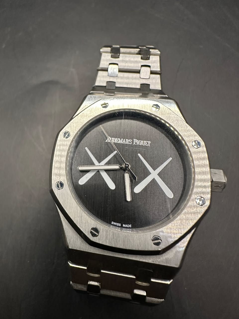 ساعة audemars piguet
 مستخدمه استخدام شخصي نضيفة جداً
للبيع يم اعلى سعر


**إذا كنت صاحب هذا الإعلان وتريد حذفه لأي سبب، رجاءا أرسل رسالة إلى الدعم الفني**