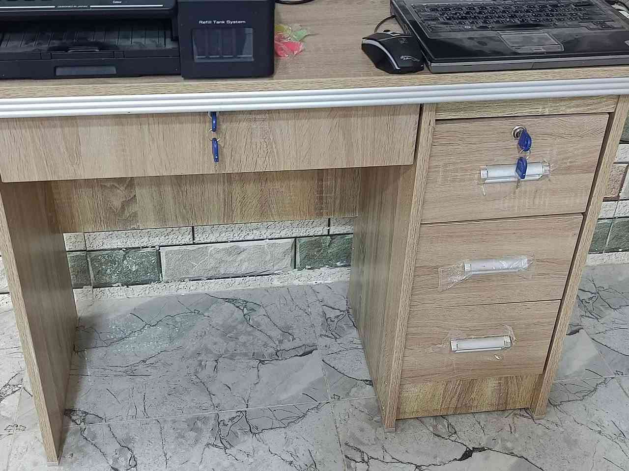 غراض للبيع كلها جديده فول 
وطباخ جديد فريش مصري وكارتونه موجود وبوفيه وتخم جديد ومشر ملابس وميز مكتب وميز استراحه جدد الشراي يتصل فورا المكان حله ***********
