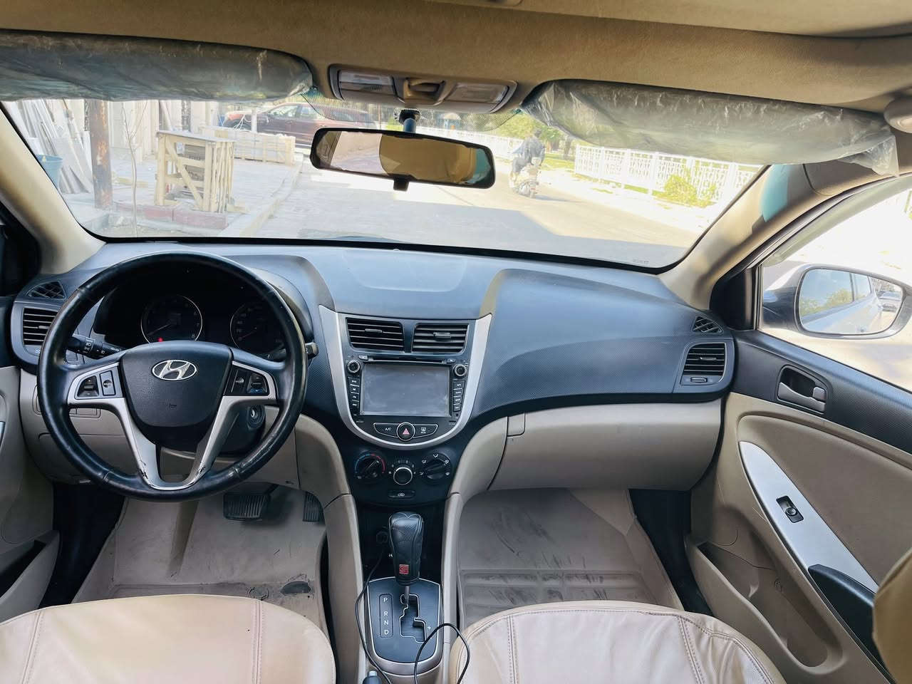 السلام عليكم اكسنت للبيع (بدون مراوس) موديل 2016 خليجي بلو  فول مواصفات ماشية ٤٥ كيلو حقيقي و مكفولة كفالة عامة عدا شبر بل قبق الجنطة يعني مو كامل ربعة علة كد شبر اثر شخط بدون ضربة قوية وبدون حادث رقم بغداد مشروع وطني وبسمنة تحويل ثاني يوم ماكو اي شكال (علما ان السيارة صارلهة عدنة تقريبا (٥) سنوات علة ايدنة وبسمنة استخدام شخصي
مواصفات السيارة
(1) ماشية (٤٥) كيلو حقيقي
(2) سلايت فتحة شغال+ تحكمات ستيرن
(3) شاشة كبيرة+ اشاير بل مري+ اربعة دسك
(4) مكينة ١٦٠٠ دوش ١٠٠/١٠٠+ تجاوي
(3) كير درجة اولى+ ويل كب
(5) صدر وتبريد وتدفئة مكفولات
(6) ميكانيكيات وكهربائيات وحدادية ١٠٠/١٠٠
(7) تخم تايرات جدد+ داخل غرفة جديدة
(8) السيارة جاهزة مابيها اي نقص
(9) السعر ( ١١٠ ) ورقة وبيها مجال
(10) المكان بغداد الكرخ للاستفسار  ***********
