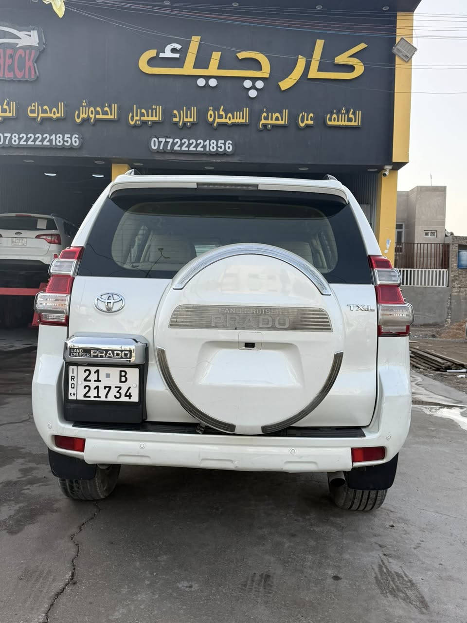 السلام عليكم للبيع برادو موديل 2014 TX.L سياره رقم سليمانية ( السياره  بأسمي ) تحويل مباشر علماً الهزه جديده
ملاحظة توجد طخه خفيفه على الجاملخ الايمن تعديل وتكحيل على البارد
المواصفات :
محرك 6 سلندر
سياره فتحه
سياره دبل تانكي
كامره خلفيه
مري شفط
فور ويل
اشاير بل مري
مكان السياره بغداد حي الخضراء ***********
السعر295 ورقه وبيهة مجال لشراي
