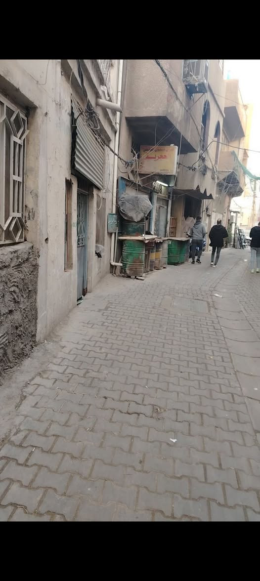 فرصه نادرة لدار عقاده بمساحه 110م2 وجبهه 8 م معروض للبيع كله أو نصفه في الكاظميه محله الشيوخ رابع بيت بالفرع المقابل لمركز الاسنان التخصصي قرب شارع المفيد بسعر 3.5 مليون دينار /م2 علما انه فيه محل المنيوم سابقا للاستفسار موبايل ***********
