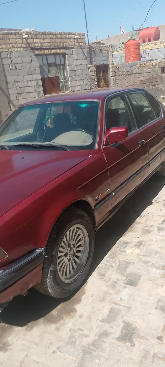 السلام عليكم للبيع بي ام 730 مكينه وقير شرط سياره امبار مشروع وطني مداور مباشر موديل  93 وارد ياباني مكان السماوه شراي بخير ويدلل ويريدها يتصل على الرقم ‏‪***********‬‏
