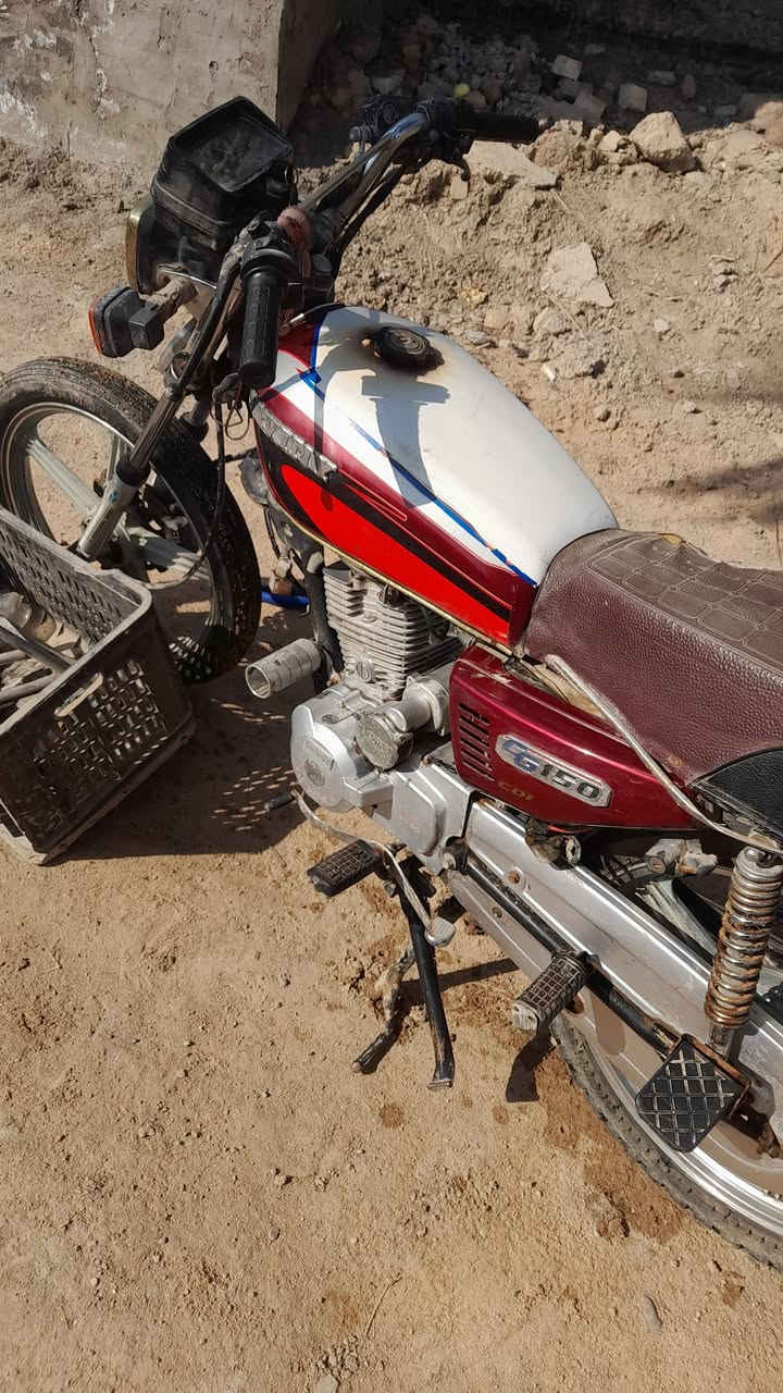 سيفان موديل 2020 اوراق  للبيع
السعر ٣٥٠ بيها مجال قليل 
اخوان الدراجه جديده وغلب الغراض توكع وماصلحها 
حته صندوكها موجود 
مكاني طويريج***********
