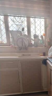 سنك مرمر متر ونص وزاويه متر ونص توصا مو سوكي السعر ٢٥٠ وبيهن مجال مكان...
