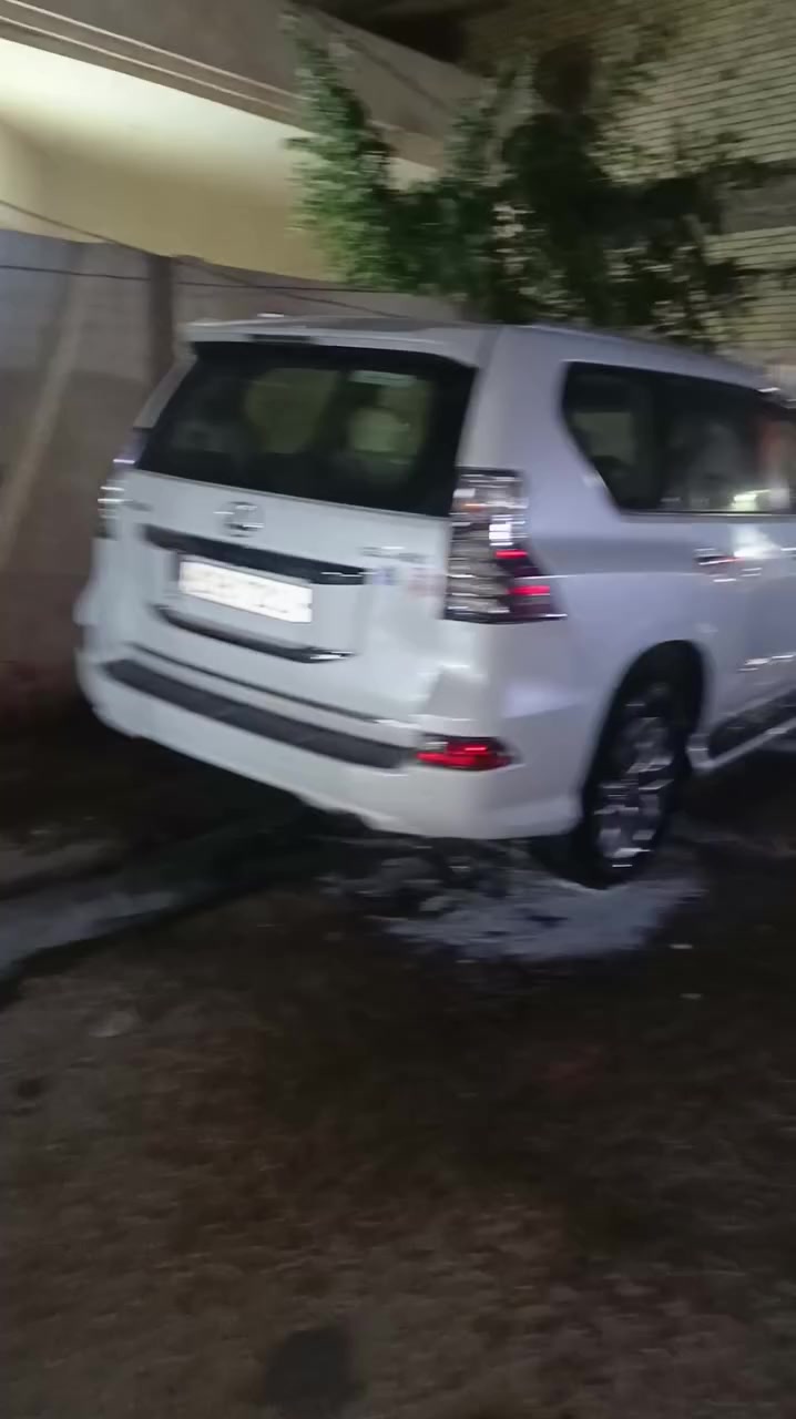 سلام عليكم لبيع لكزز gx 460حلوه سياره جديده كفاله عامه سياره كير مكينه كله شرط سياره جاهزه من كلشي مكاني نجف رقم هاتف ***********
